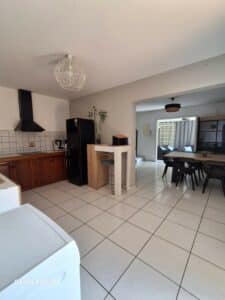 A vendre – Maion sur 2 niveaux secteur sud ( Mont Vert )