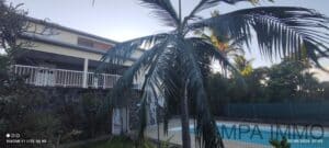 Villa F5 avec piscine proche centre ville – LES AVIRONS